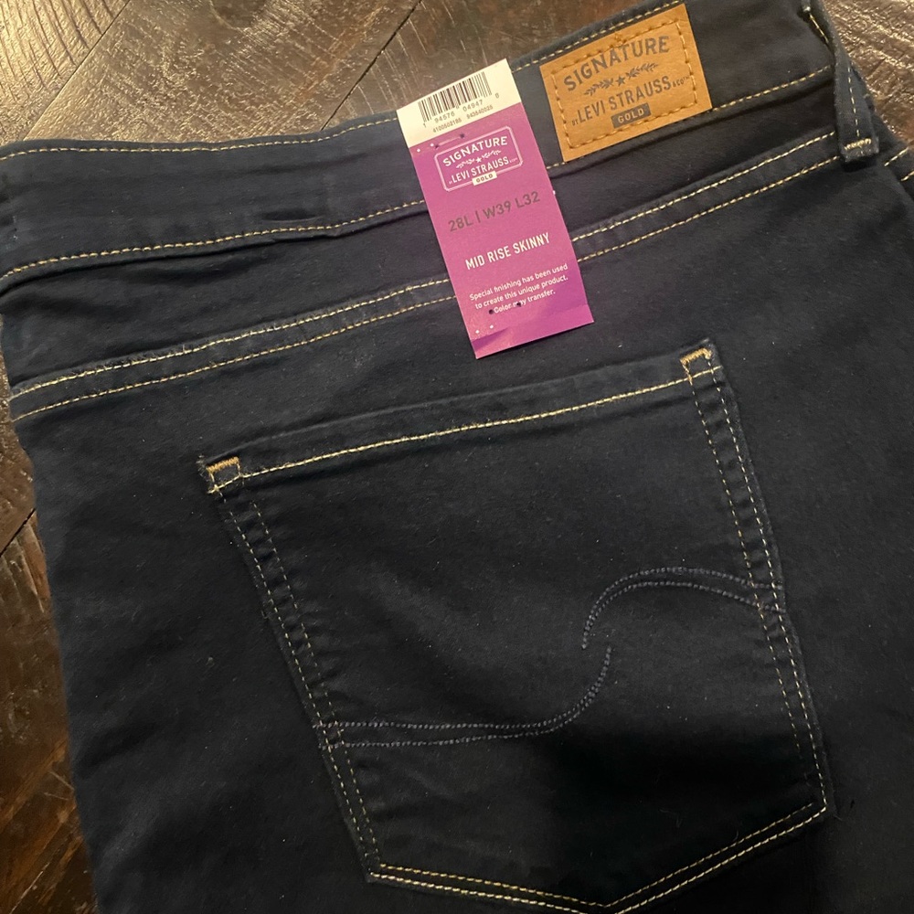 Levi’s Strauss Mid Rise Skinny 28 Plus size